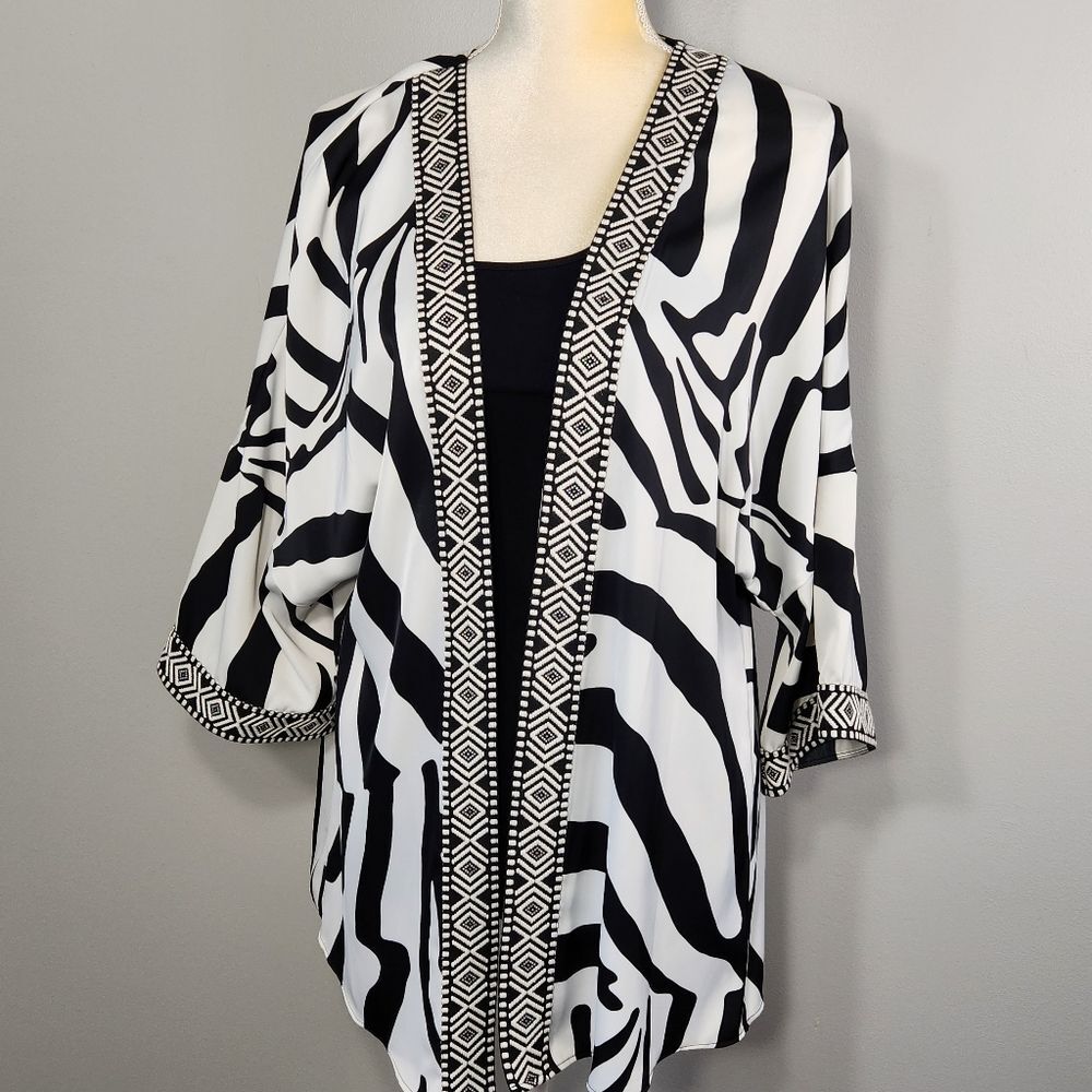 Worthington  Black & White Zebra Animal Print Size S/M Kimono Like New